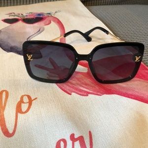 Brand new, worn twice. Knock off Louis Vuitton sunglasses